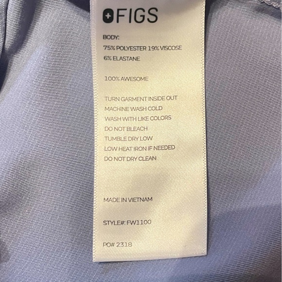 NWOT Figs Casma Technical Collection Light Blue V Neck Scrub Top Size XS - Picture 4 of 4